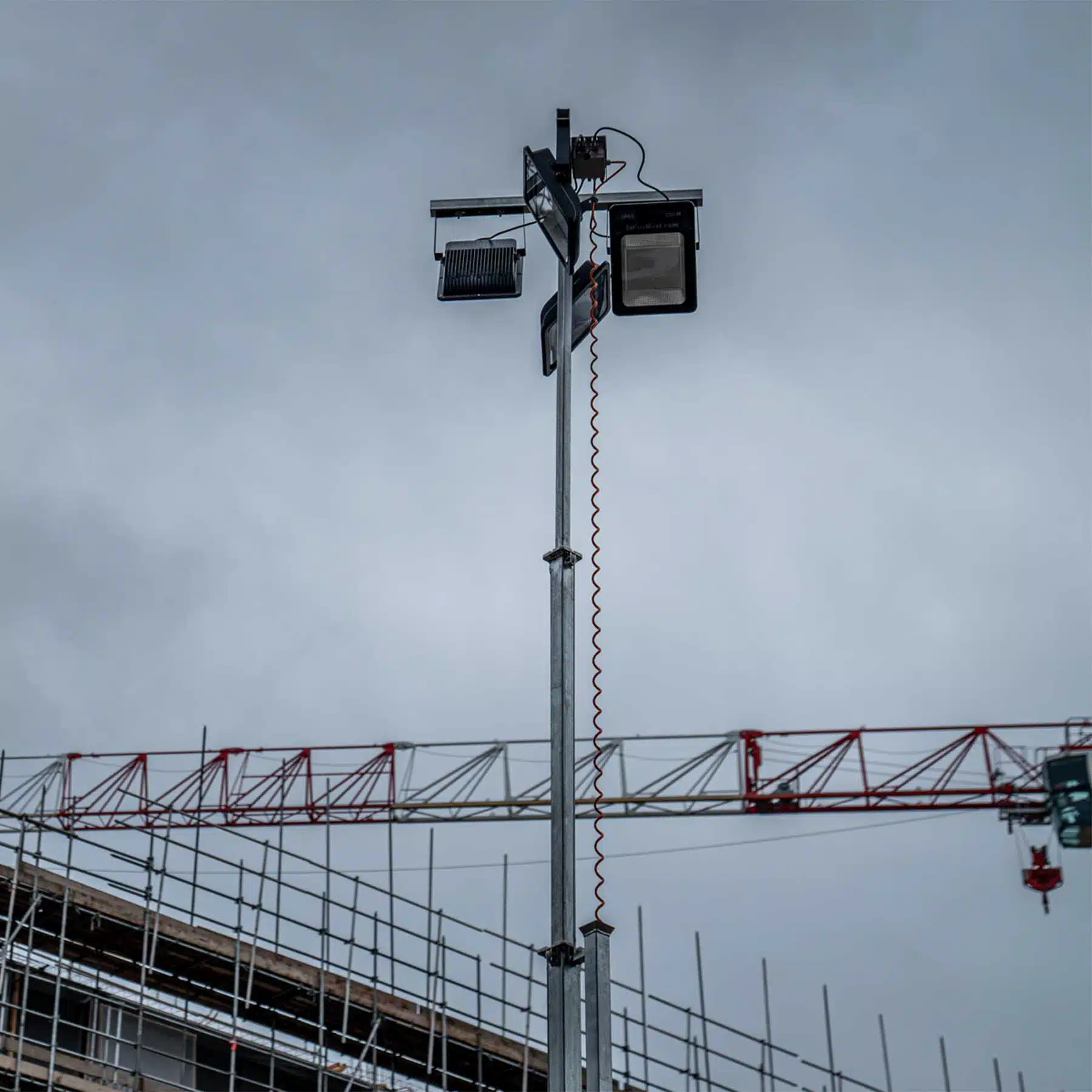 Mobile light tower floodlights on construction site